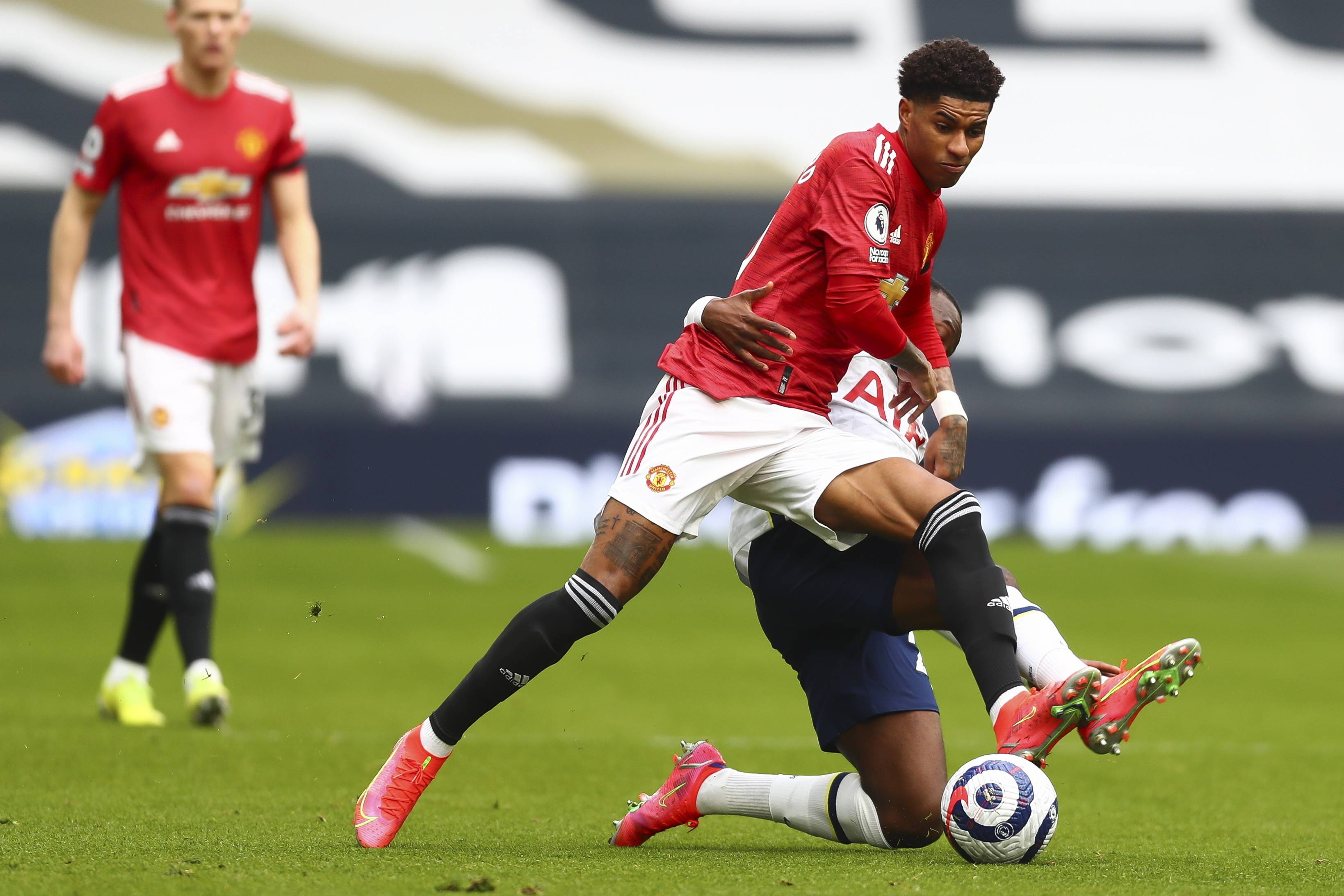 了更多悬念 了更多悬念